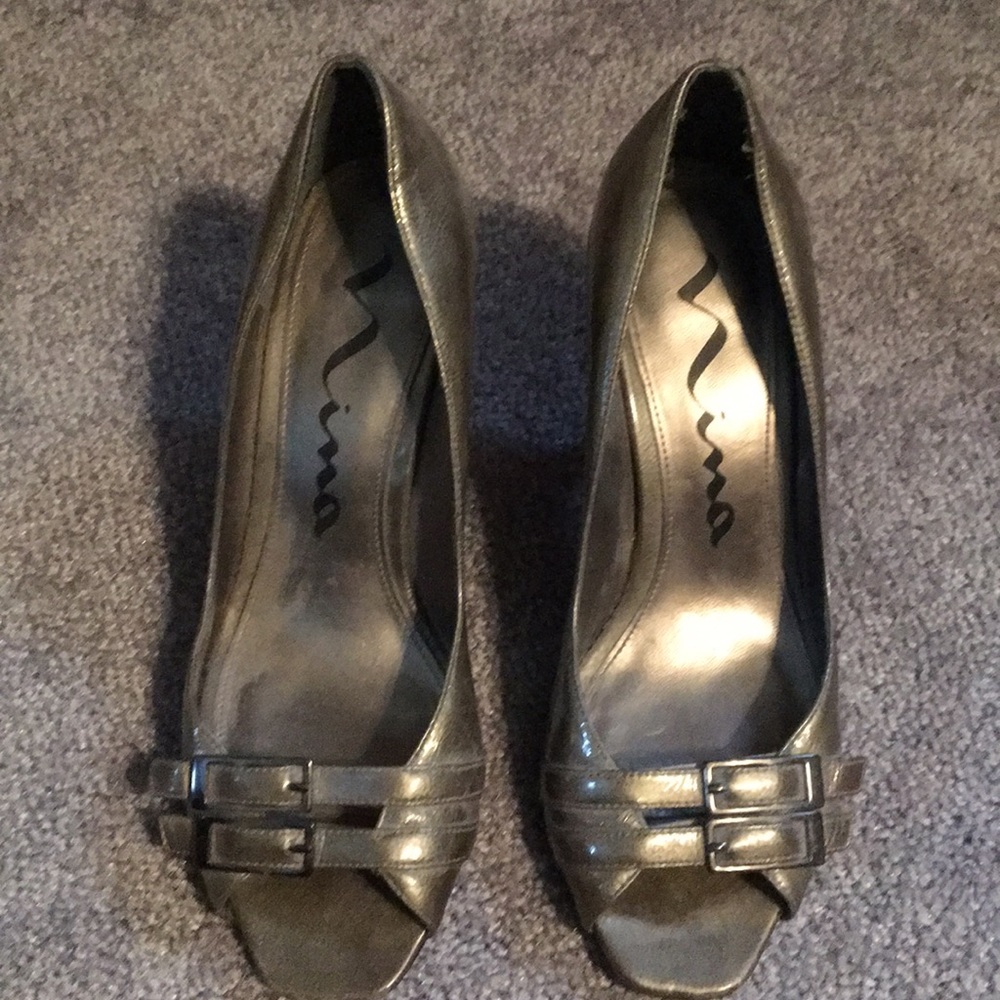 Silver pumps